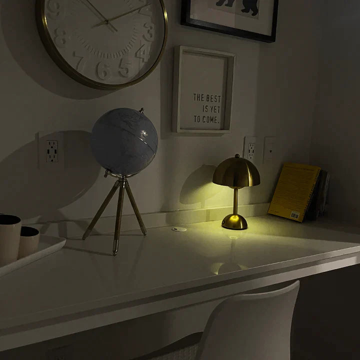 BowLift | Modern table lamp