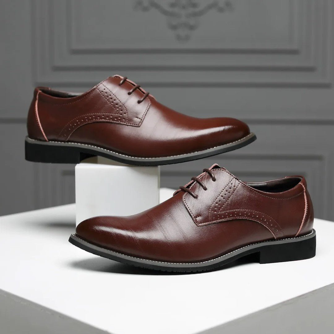 Classic Oxford Leather Shoes with Timeless Detailing