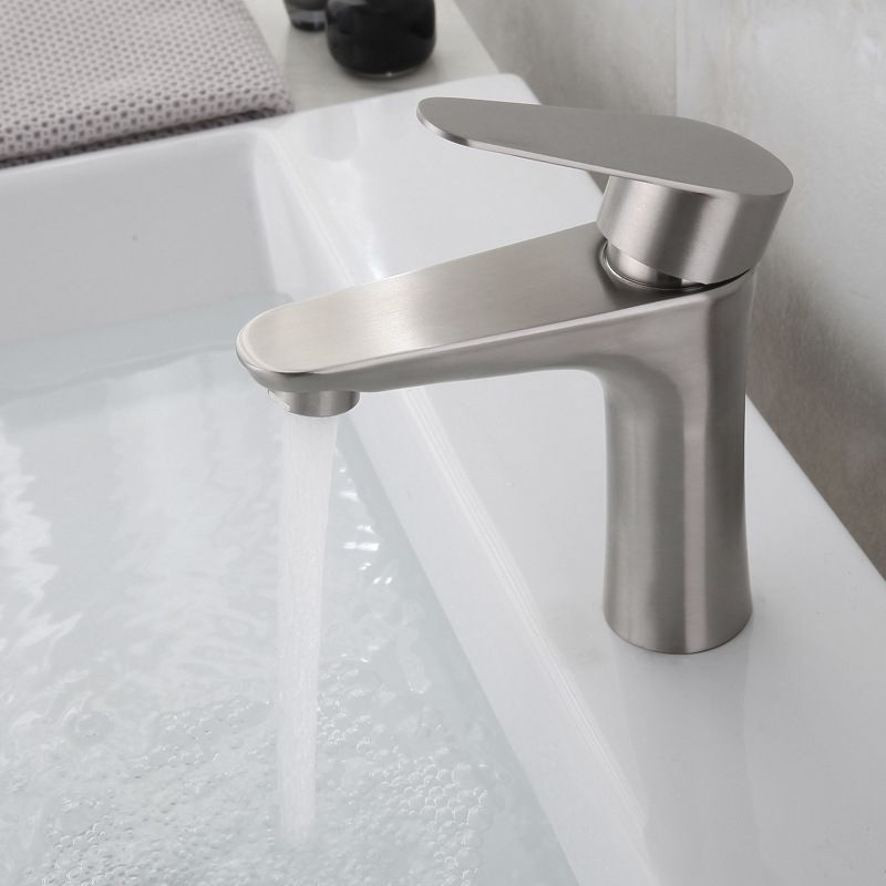 BowLift | Round Single-Handle Bathroom Faucet Single Hole Sink Faucet in Chrome