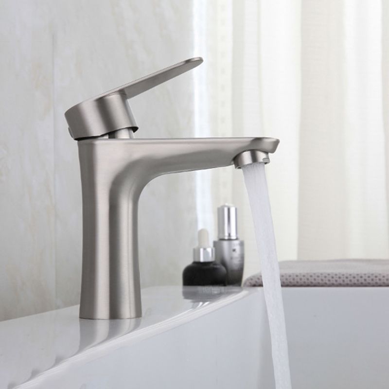 BowLift | Round Single-Handle Bathroom Faucet Single Hole Sink Faucet in Chrome
