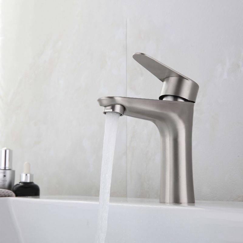 BowLift | Round Single-Handle Bathroom Faucet Single Hole Sink Faucet in Chrome