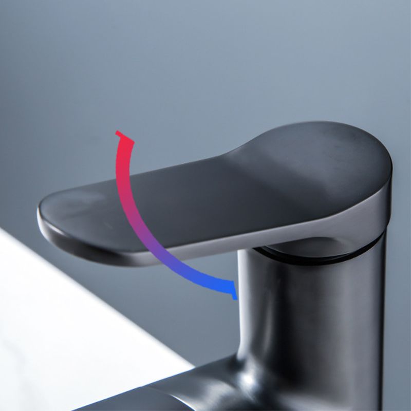 BowLift | Vessel Sink Faucet Modern Pull-Out Bathroom Faucet with One Lever Handle