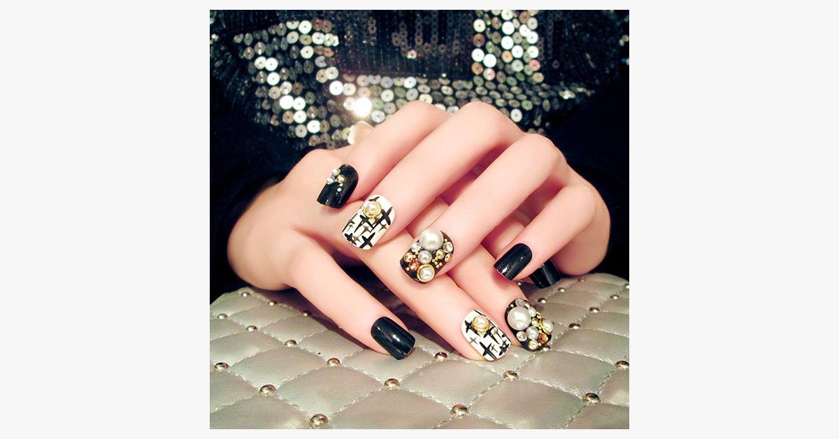 BowLift | Black Rhinestone Nails