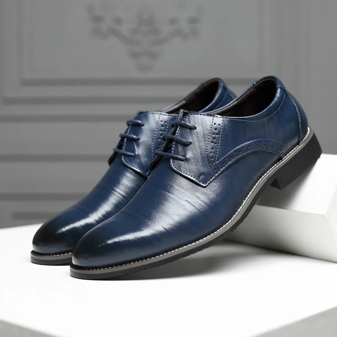 Classic Oxford Leather Shoes with Timeless Detailing