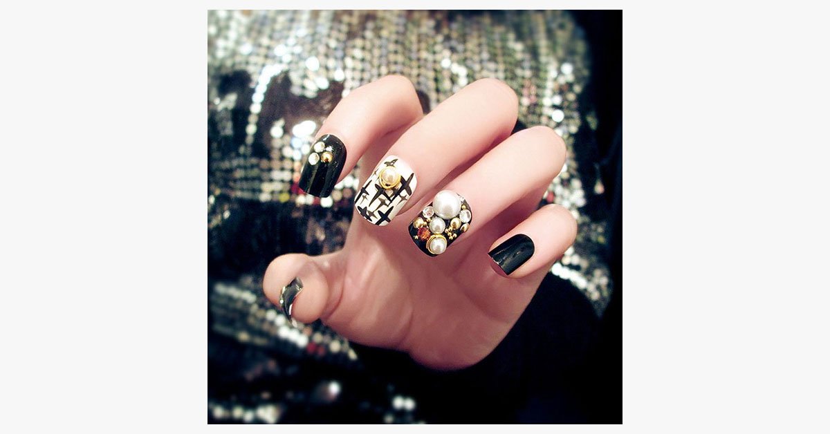BowLift | Black Rhinestone Nails