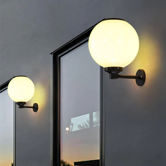 SunAura – Outdoor Solar Garden Light