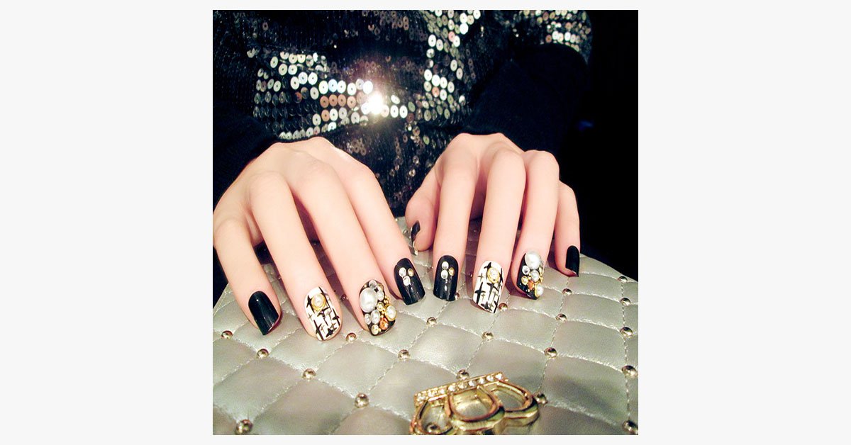 BowLift | Black Rhinestone Nails