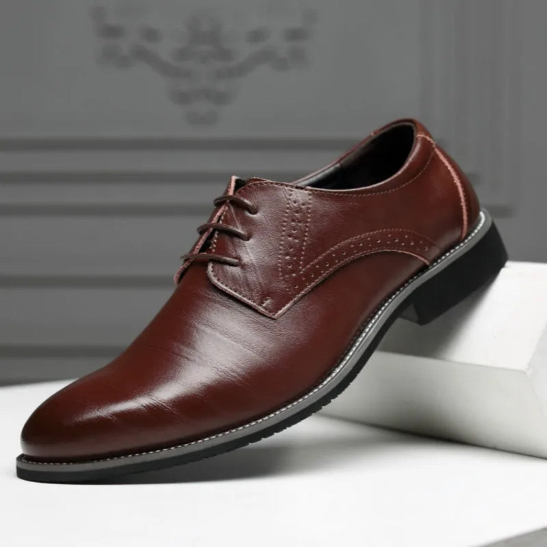 Classic Oxford Leather Shoes with Timeless Detailing