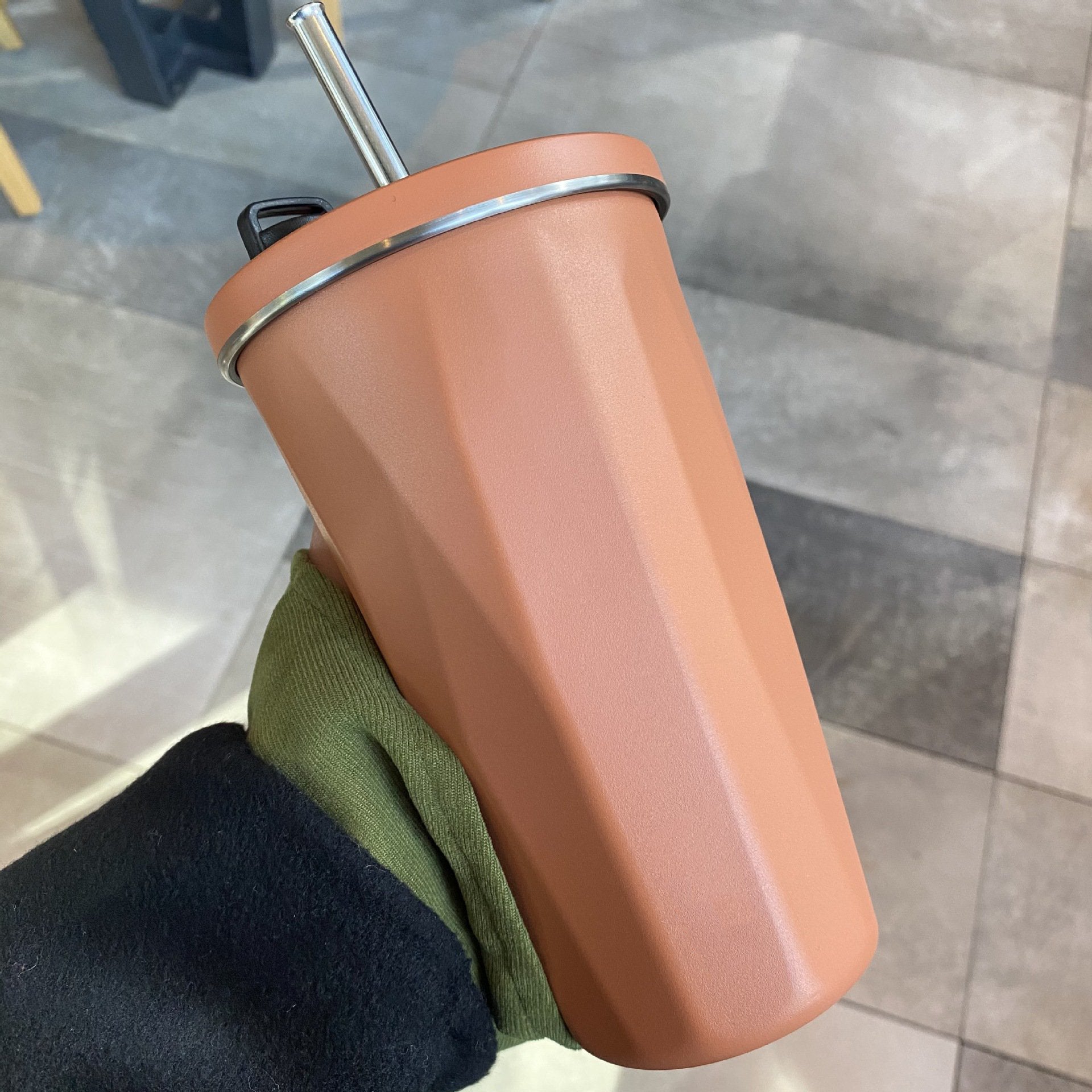 BowLift | Cup with collapsible straw