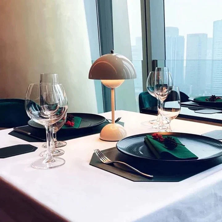 BowLift | Modern table lamp