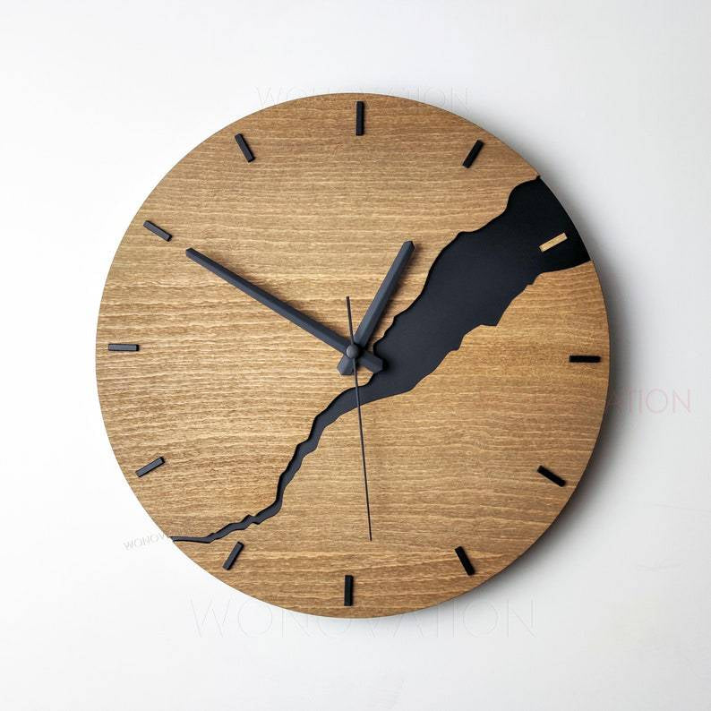 BowLift | RusticEdge – Unique wall clock with cracked wood surface and rustic elegance