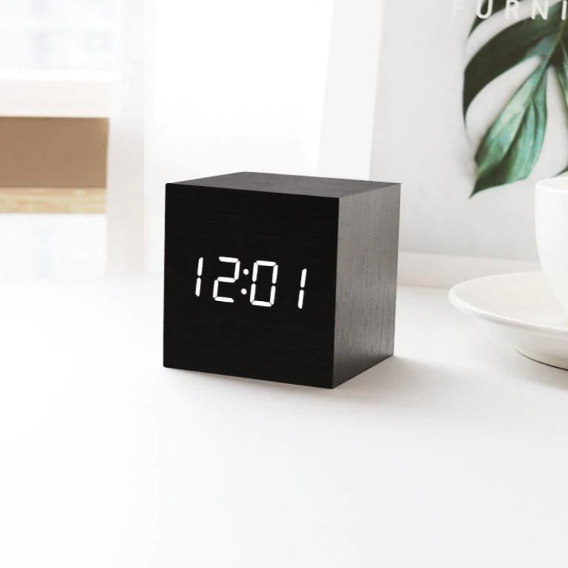 BowLift | LED Cube Clock