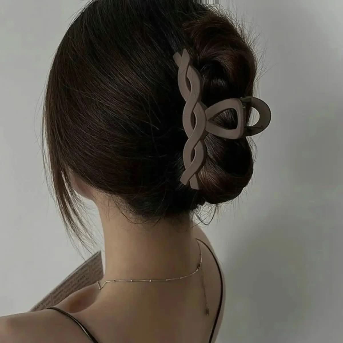 BowLift | Elegant hair clip with strong hold for every hair type