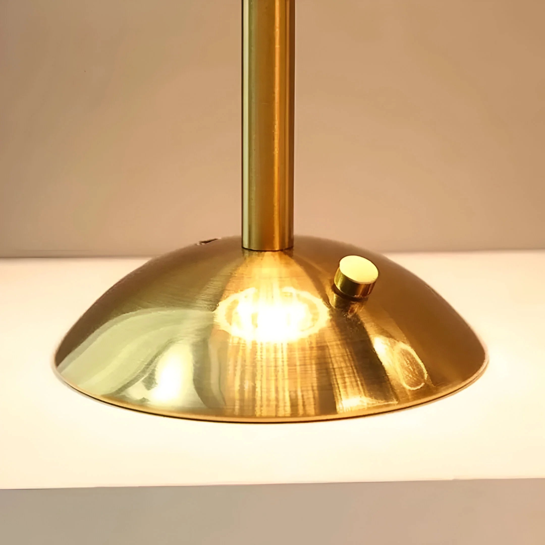 VelunaGlow – Rechargeable Crystal Table Lamp