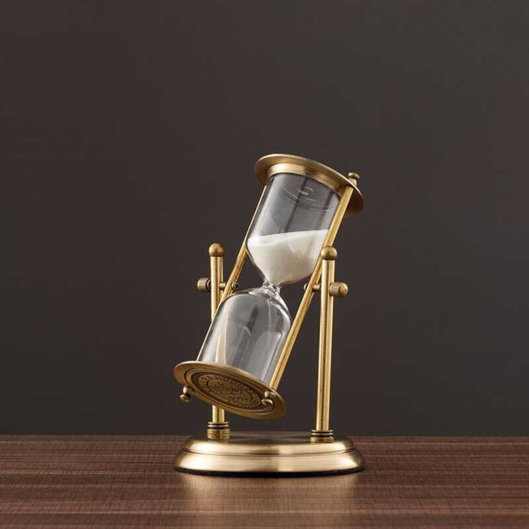 BowLift | Antique hourglass made of brass with violet sand