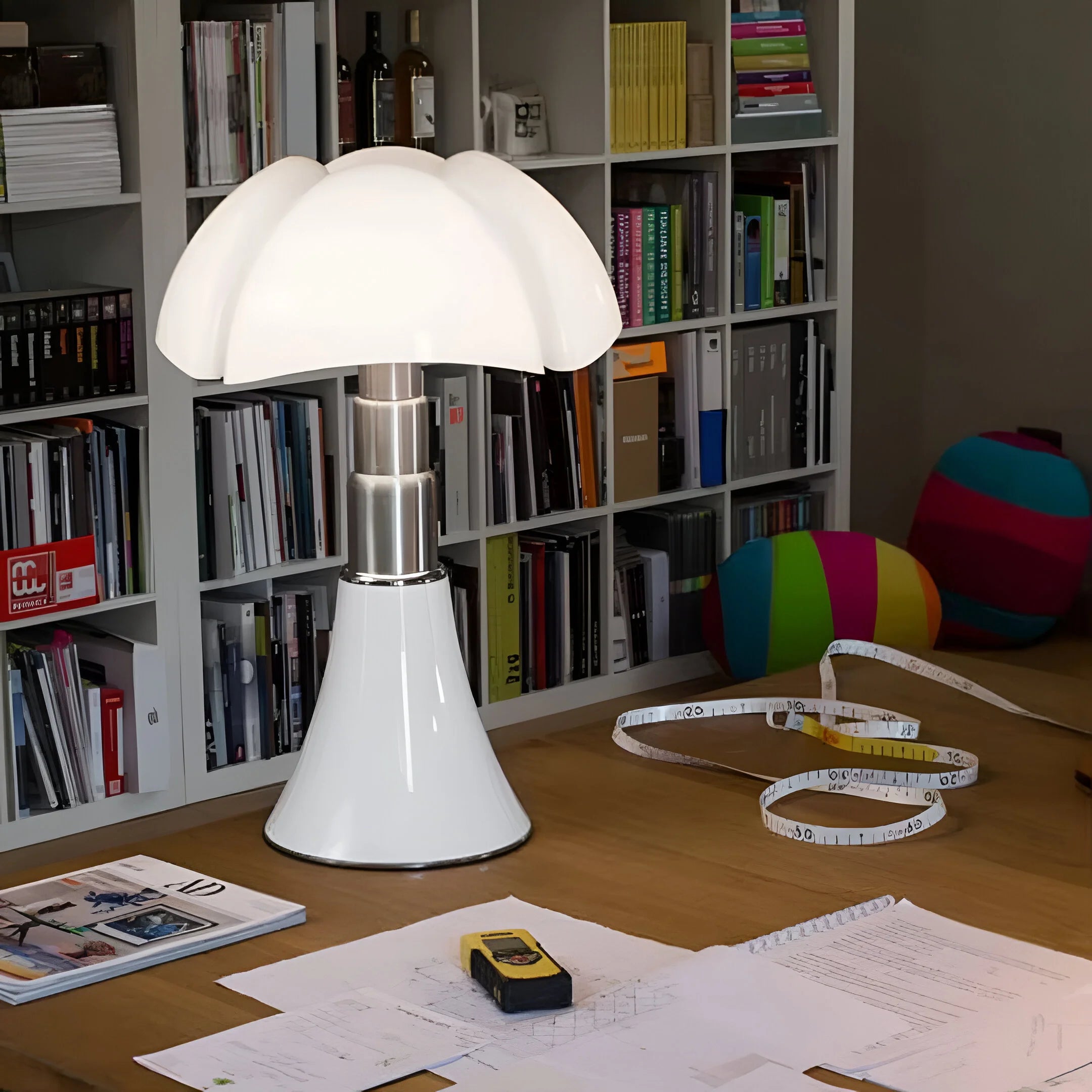 BloomGlow – Adjustable Flower Table Lamp