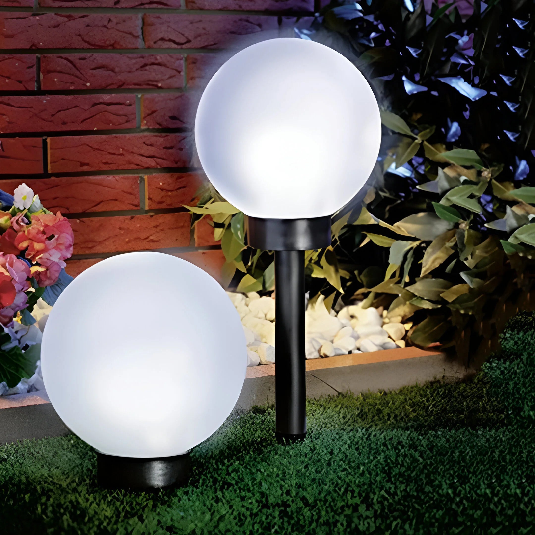LumiGlobe – Set of 3 Waterproof Solar Pathway Lights