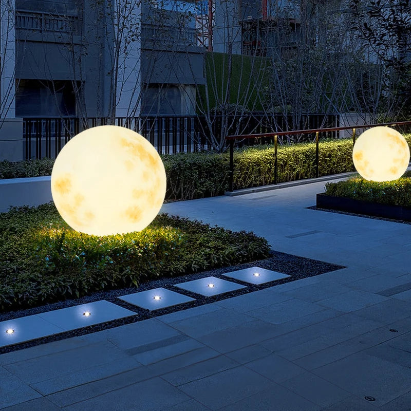 BowLift | Garden lamp in the shape of the moon
