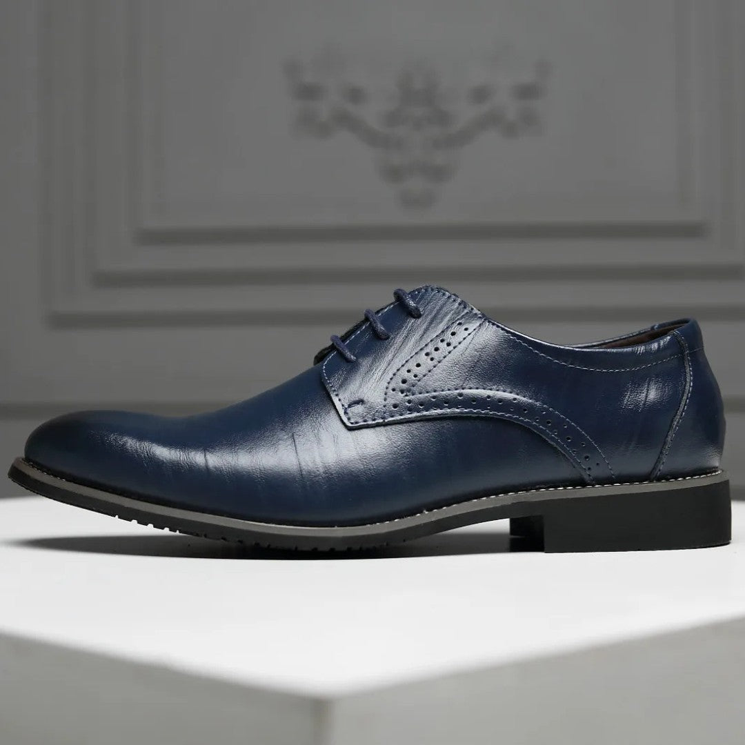Classic Oxford Leather Shoes with Timeless Detailing