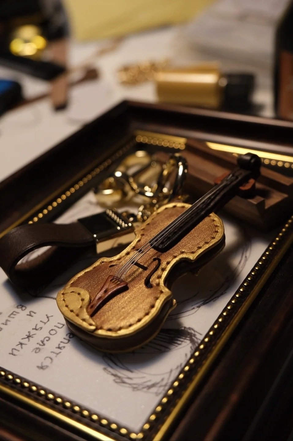 BowLift | Crafted Leather Violin & Cello Keychain