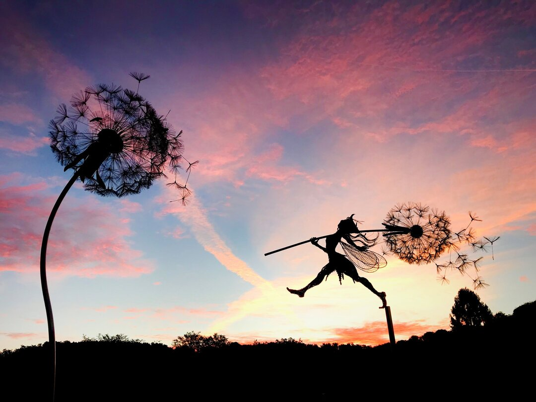 BowLift | Perfect Wonderland Garden Decoration -The Naughty Spirits Are Dancing