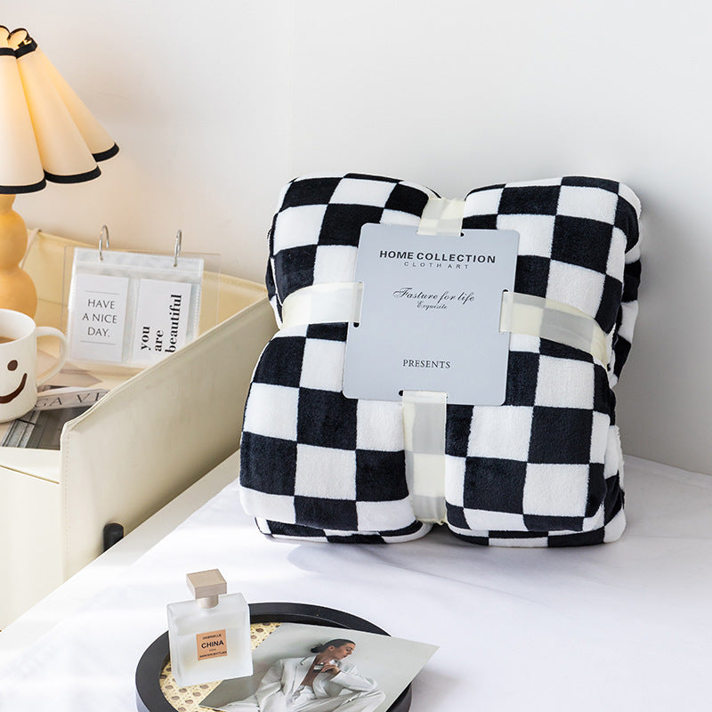 BowLift | Stylish blanket in checkered pattern for your home