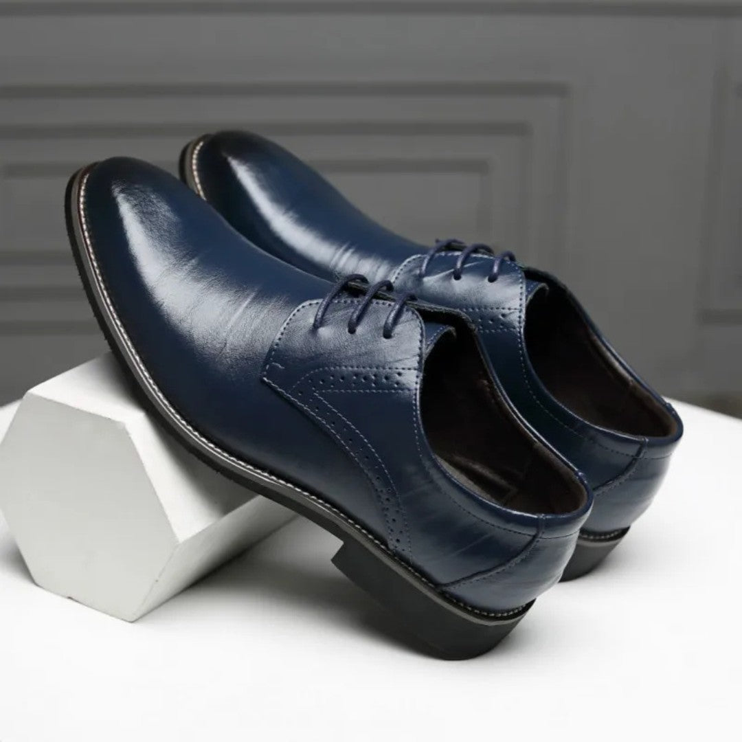 Classic Oxford Leather Shoes with Timeless Detailing