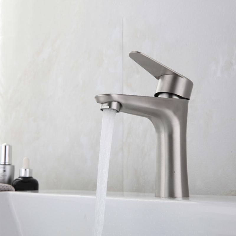 BowLift | Round Single-Handle Bathroom Faucet Single Hole Sink Faucet in Chrome
