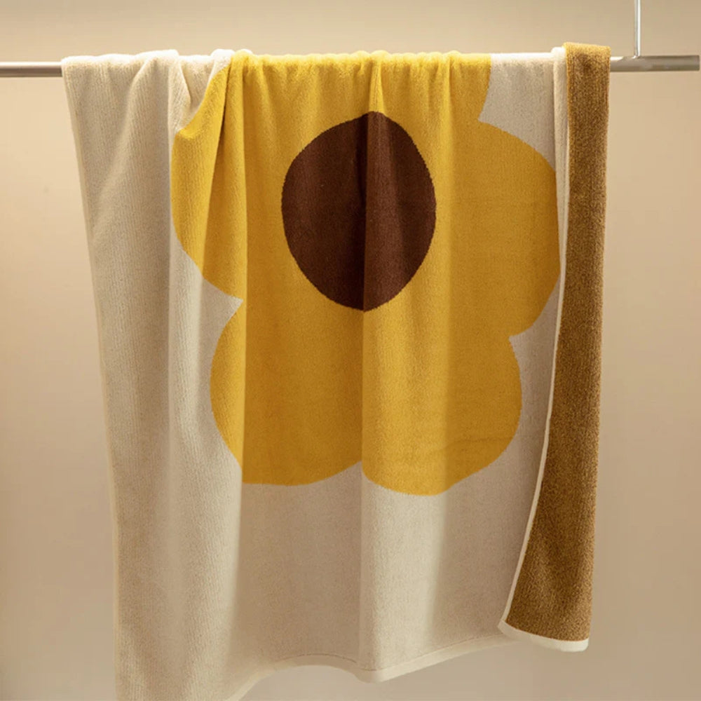 BowLift | Cheerful Floral Print Cotton Bath Towel