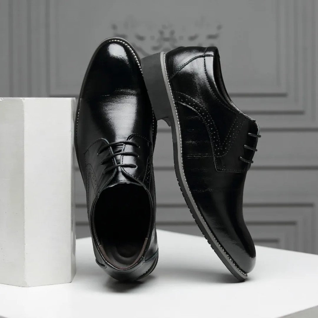 Classic Oxford Leather Shoes with Timeless Detailing