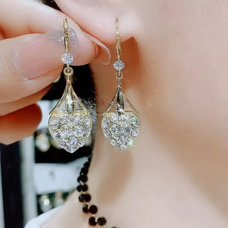 BowLift | Heart shaped diamond earrings