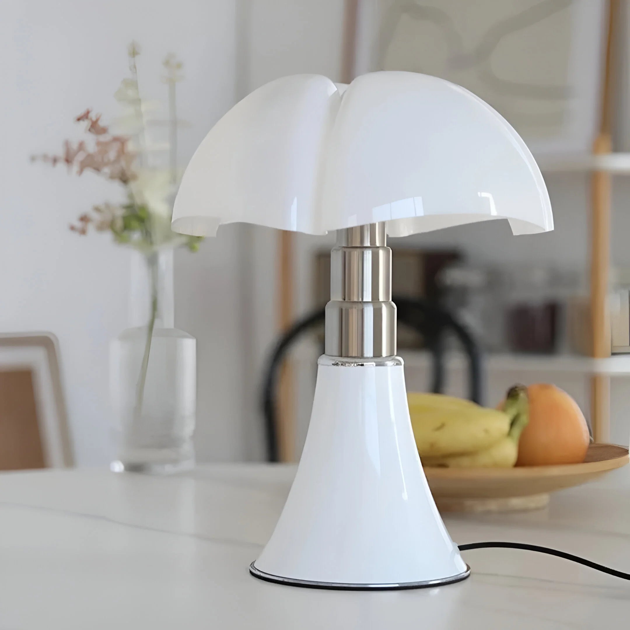 BloomGlow – Adjustable Flower Table Lamp