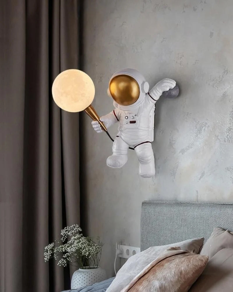 BowLift | Astronaut Wall Light
