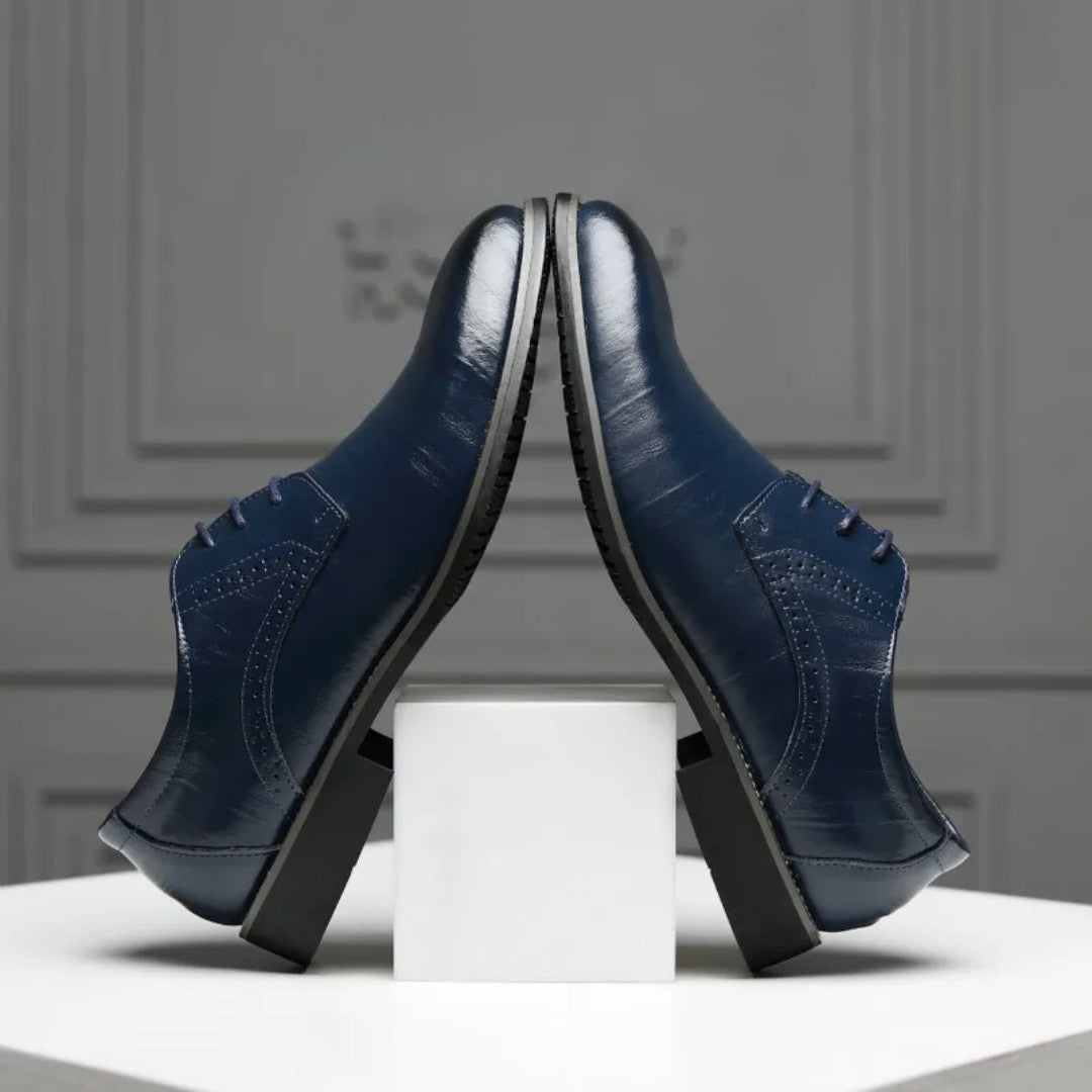 Classic Oxford Leather Shoes with Timeless Detailing