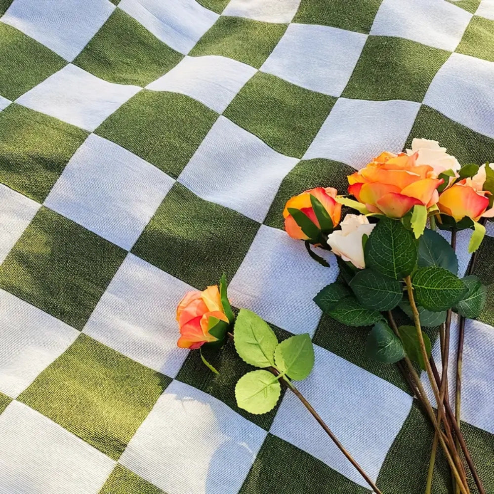 BowLift | All-Season Checkered Picnic Blanket with Fringe