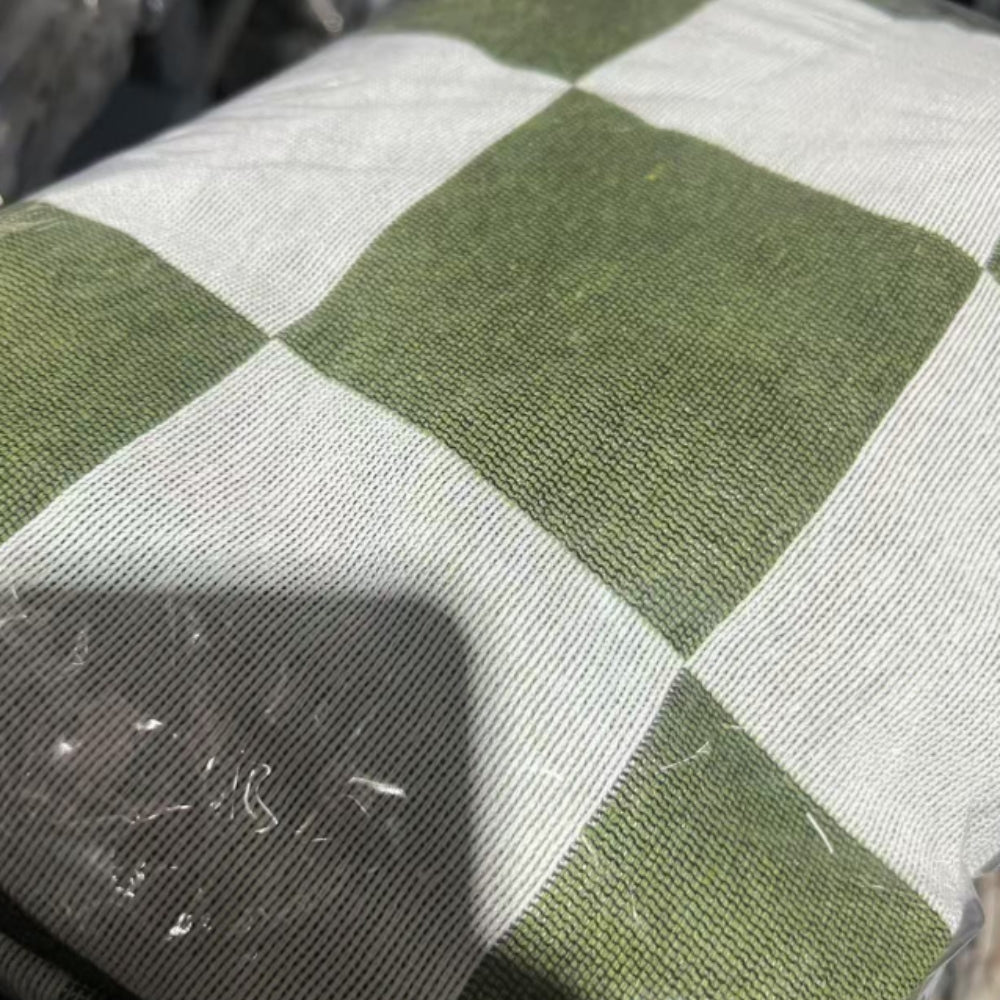 BowLift | All-Season Checkered Picnic Blanket with Fringe