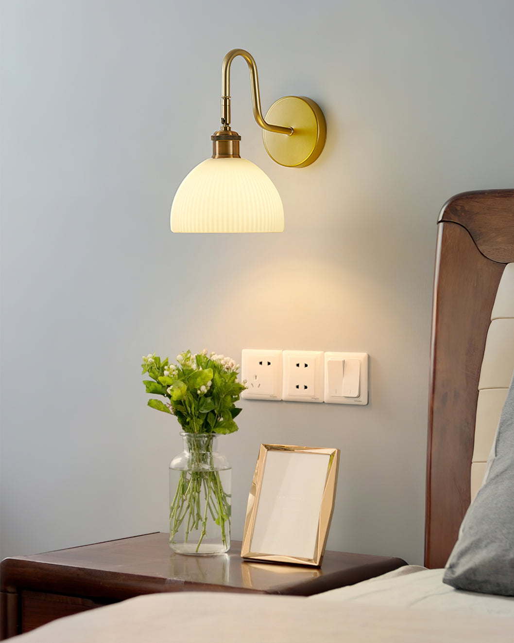 BowLift | HeritageBeam – Classic Wall Lamp with Luxe Elegance