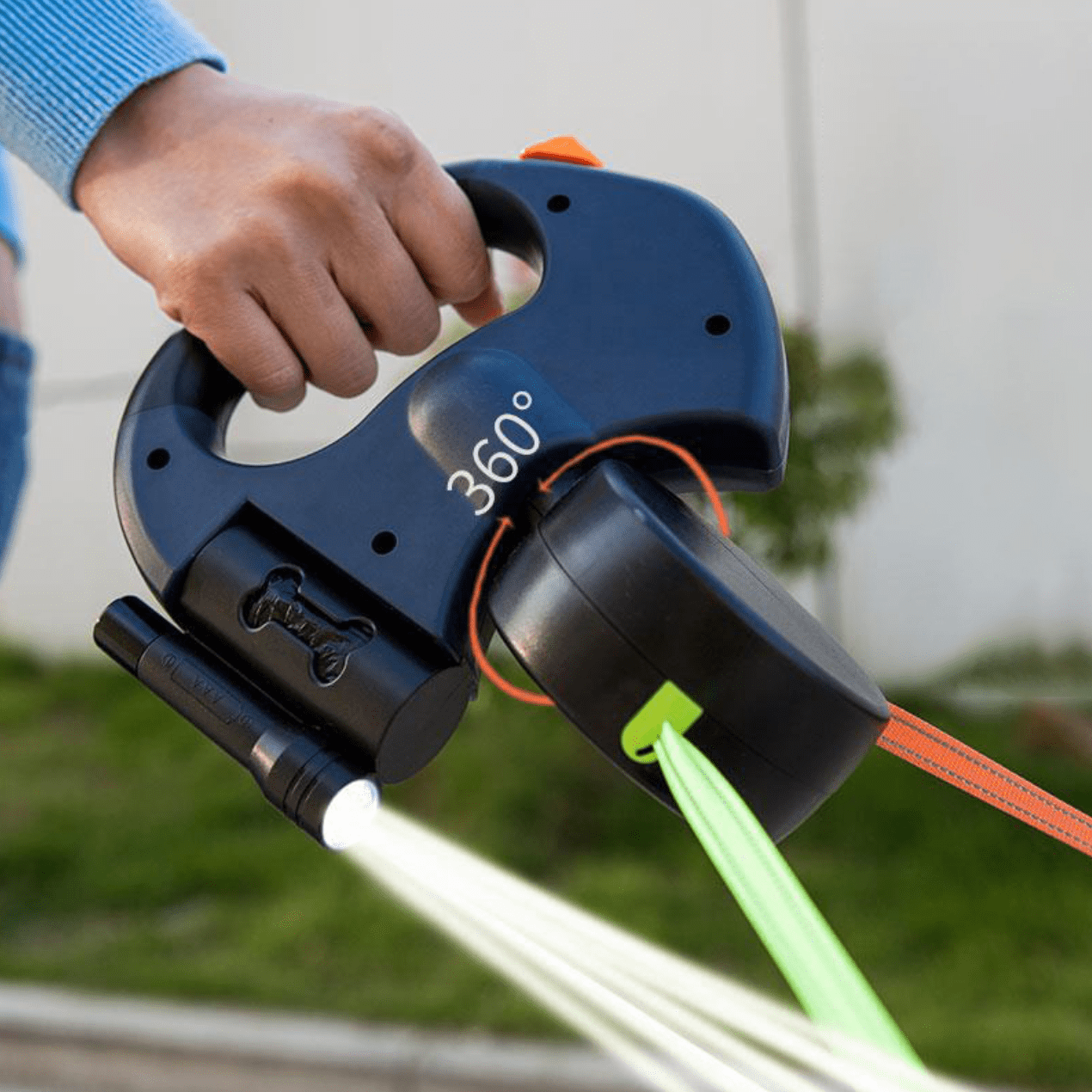 BowLift | DoubleDog Retractable Dual Dog Lead with Anti-Tangle Swivel & Built-in Torch – 4m Extendable for Two Dogs