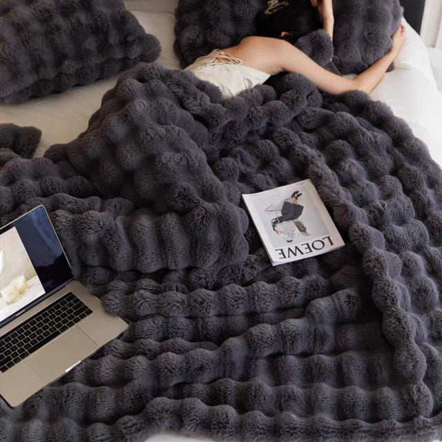 BowLift | Super comfortable fur blanket