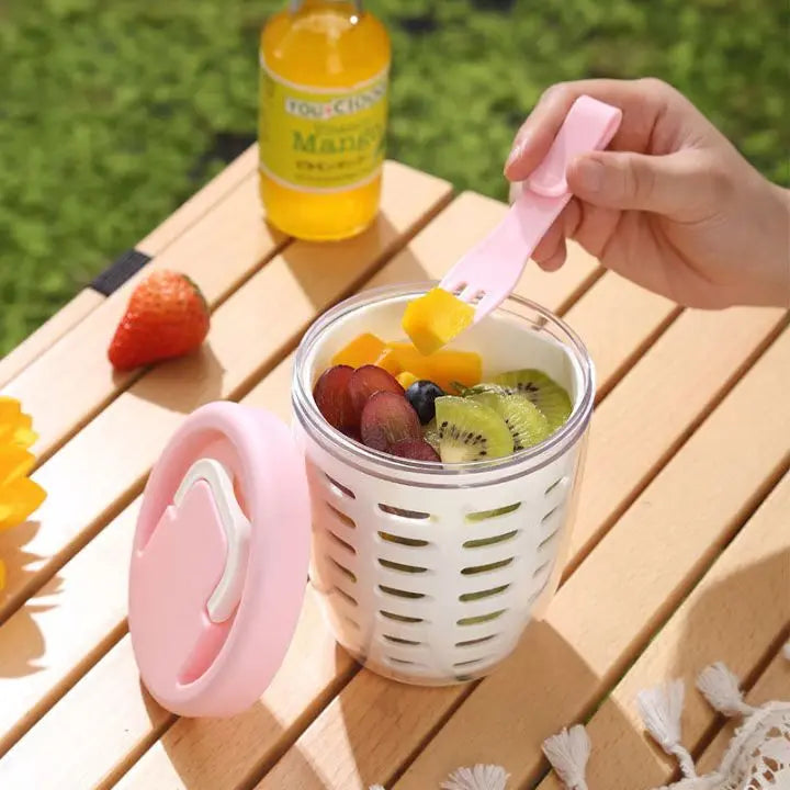 BowLift | Fruit cup with sieve & fork – Leak-proof