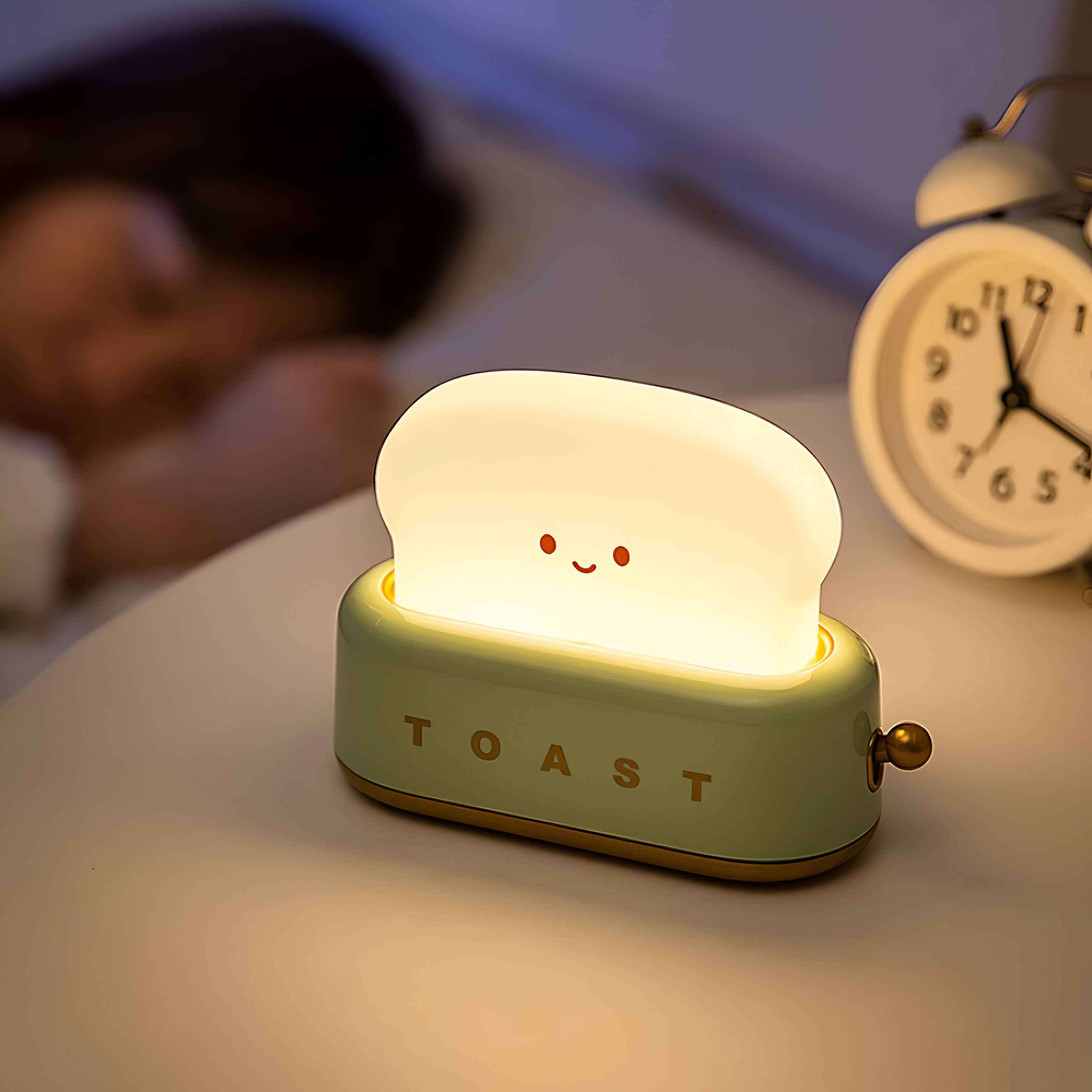 BowLift | TinyToast Table Lamp – Portable Toaster-Shaped Night Light with Dimmable LED & USB Port