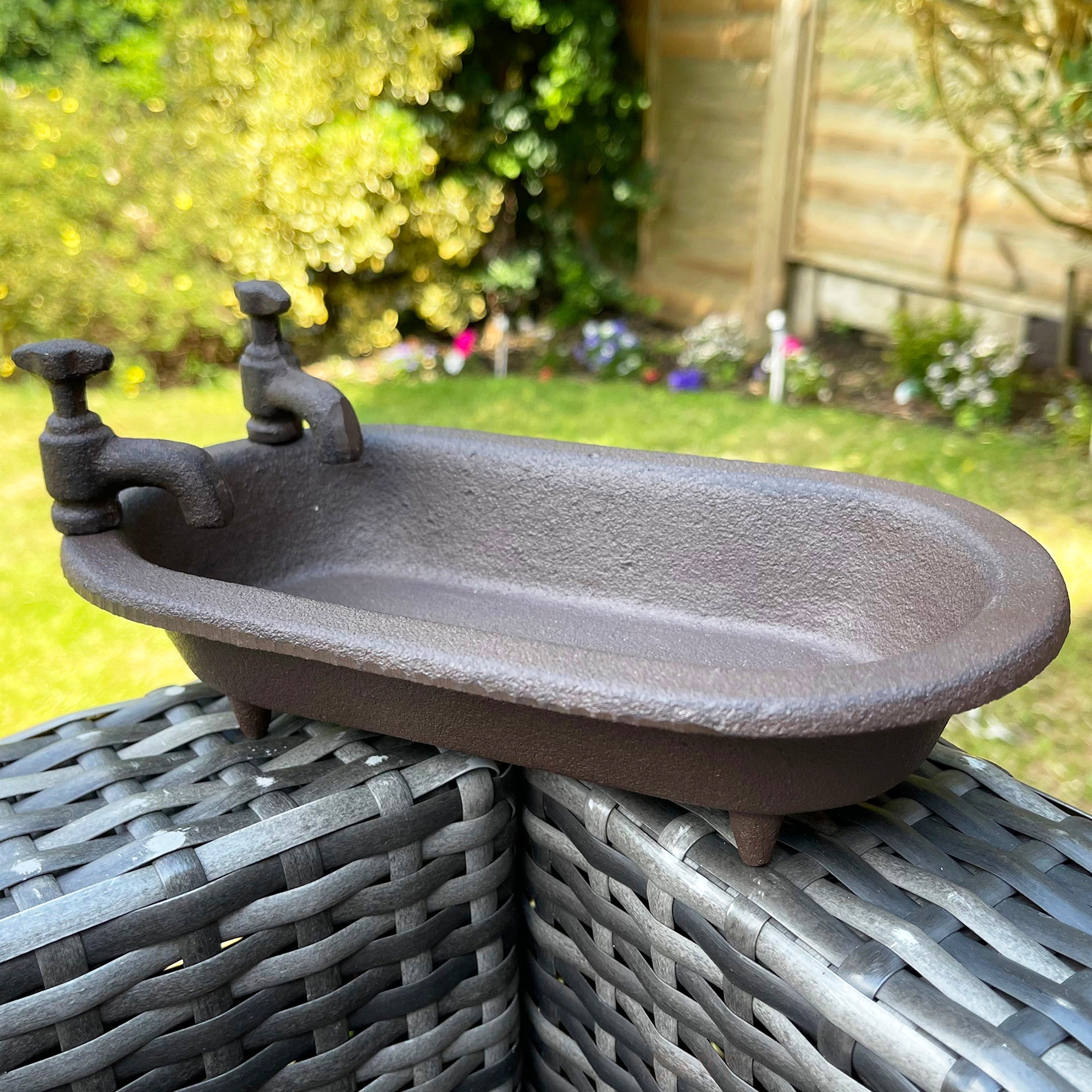 BowLift | Bath Tub Cast Iron Garden Bird Feeder