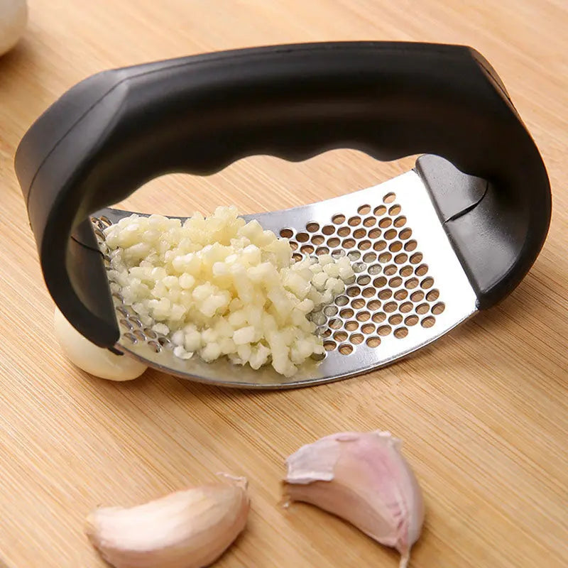 BowLift | Durable garlic press made of stainless steel for effortless crushing