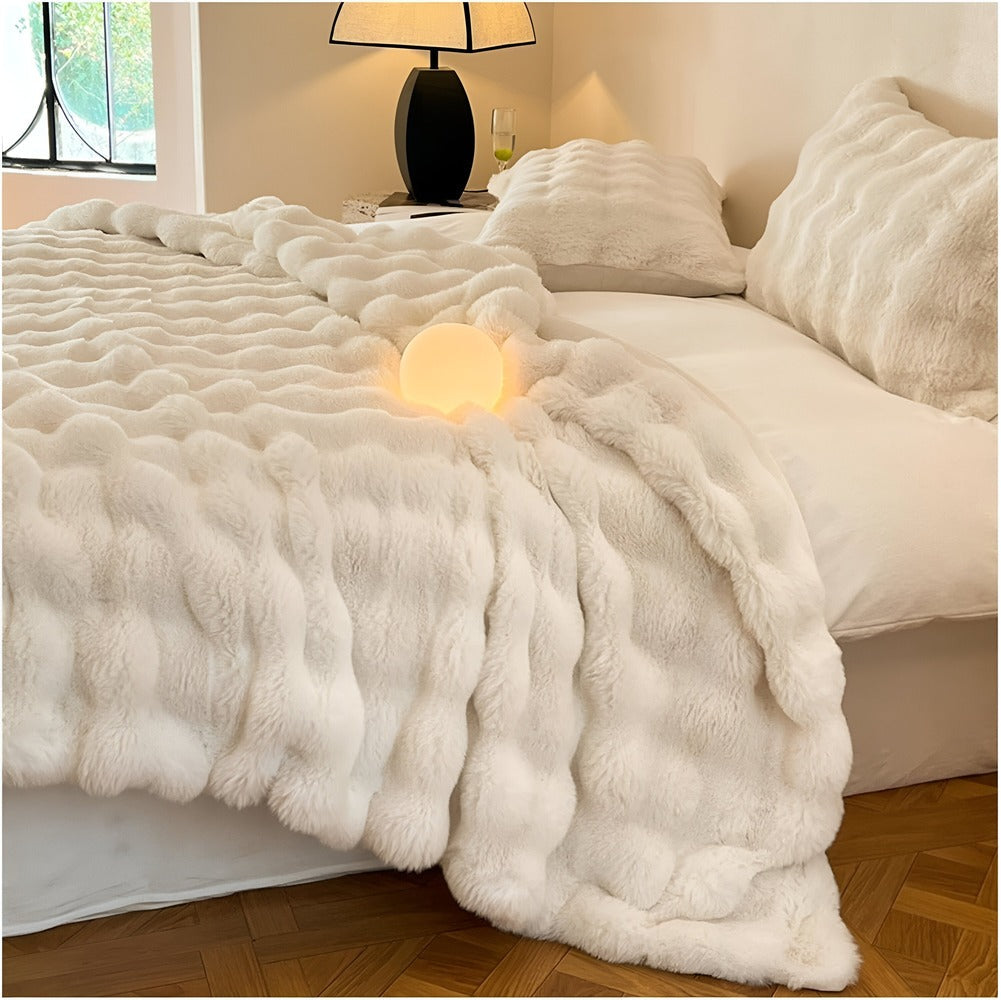 BowLift | Fluffy Faux Fur Travel Blanket – Soft and Washable Fleece Blanket