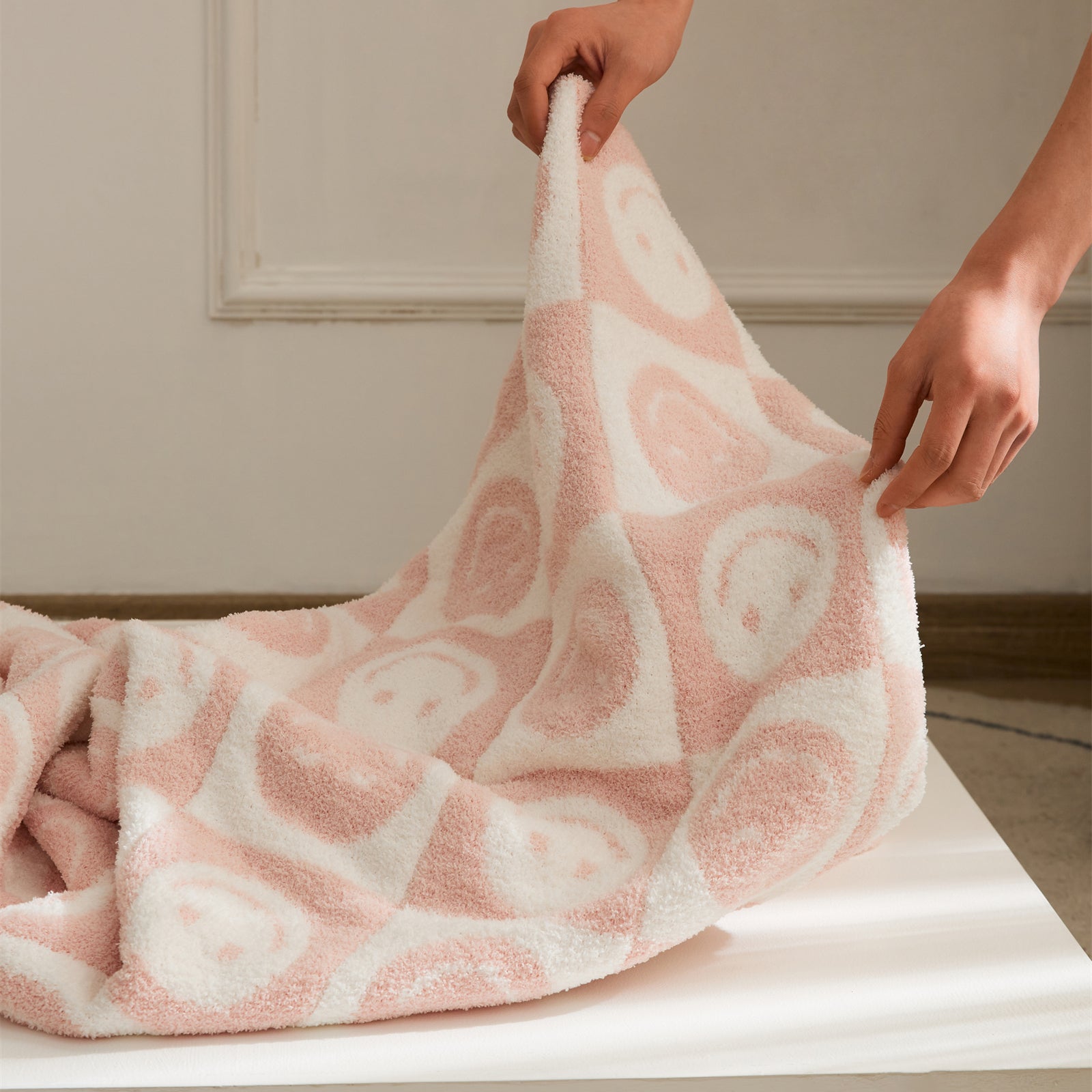 BowLift | Smiley Checked Blanket