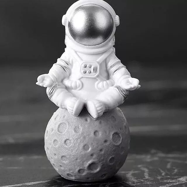 BowLift | Resin Astronaut Figure Statue Space Traveler Sculpture Educational Toy Desk Decoration Astronaut Model For Children Gift
