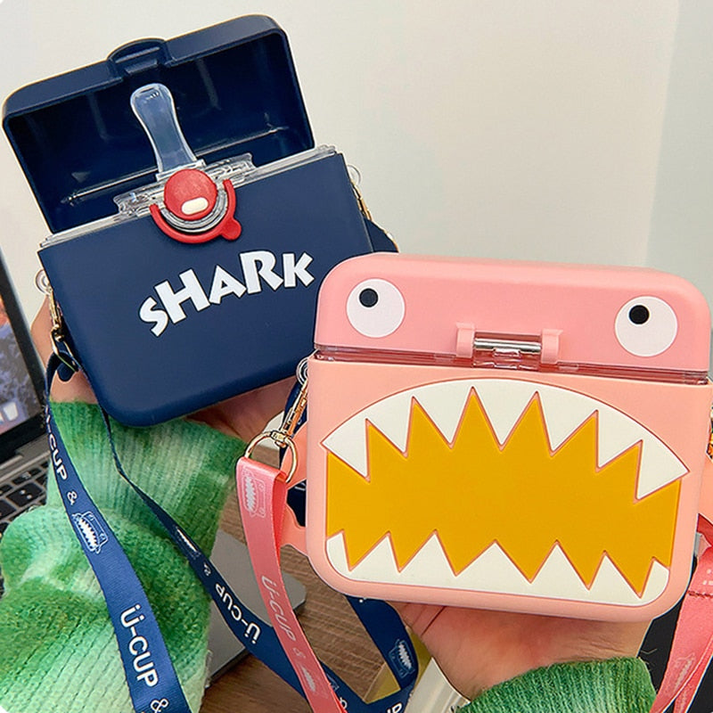 BowLift | Shark Built-in Straw Water Bottle