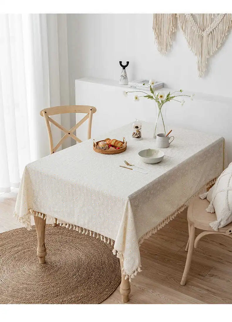 BowLift | Victoria Daisy Tablecloth