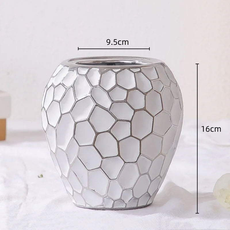 BowLift | GoldenPattern | Ceramic Vase with Luxurious Gold Accents – Modern Decorative Home Piece