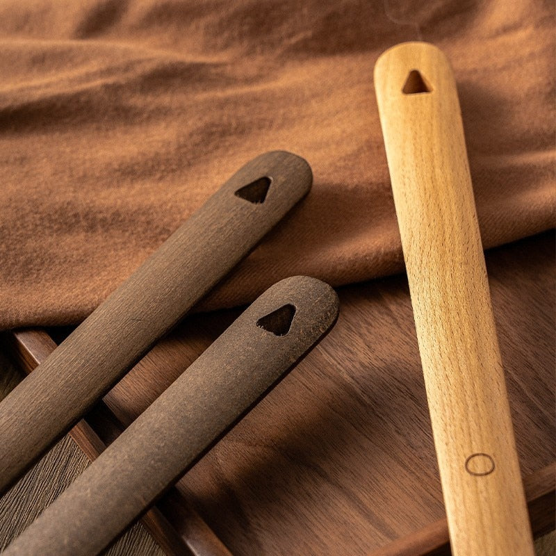 BowLift | Wood long handle magnetic shoehorn